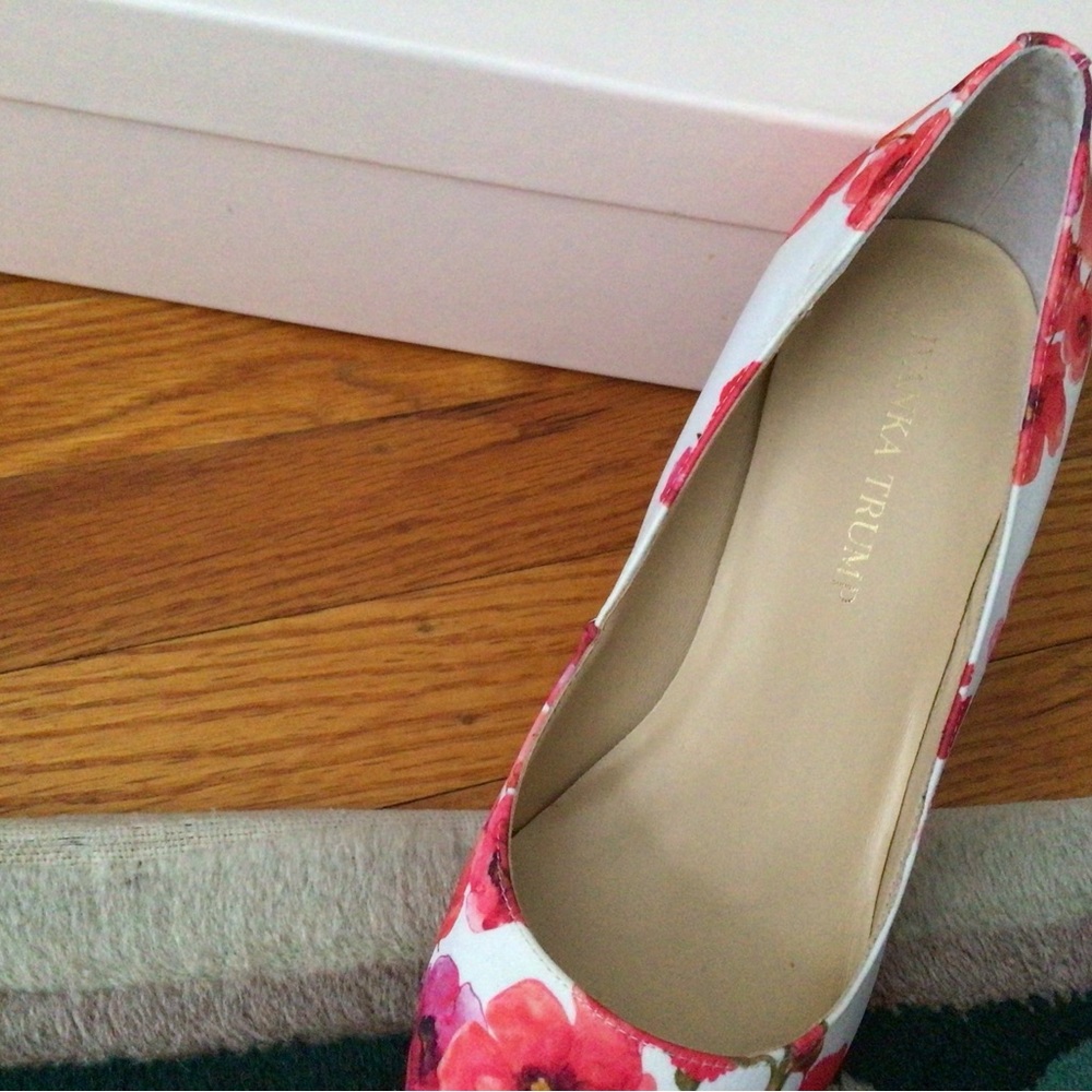 MEDIUM PINK FABRIC FLORAL HIGH HEELS- IVANKA TRUMP “ BONI2- SIZE 8 MED - Picture 6 of 7